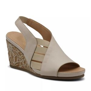 Mootsie Tootsie wedges sz 11